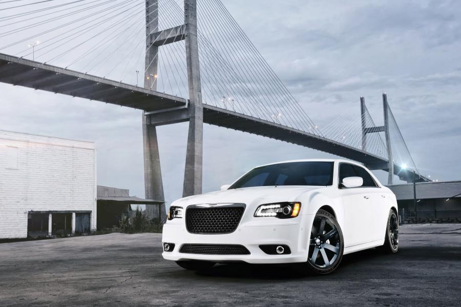  Chrysler 300C SRT8 2012 года  (фото 65 из 100)